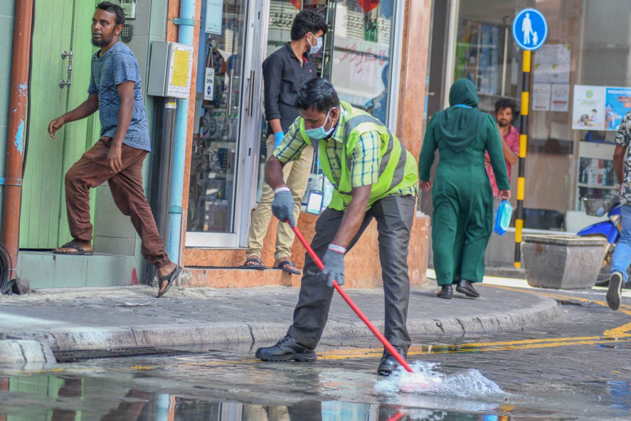  މާލޭގެ މަގުތައް ޑިސްއިންފެކްޓް ކުރަން ފަށައިފި