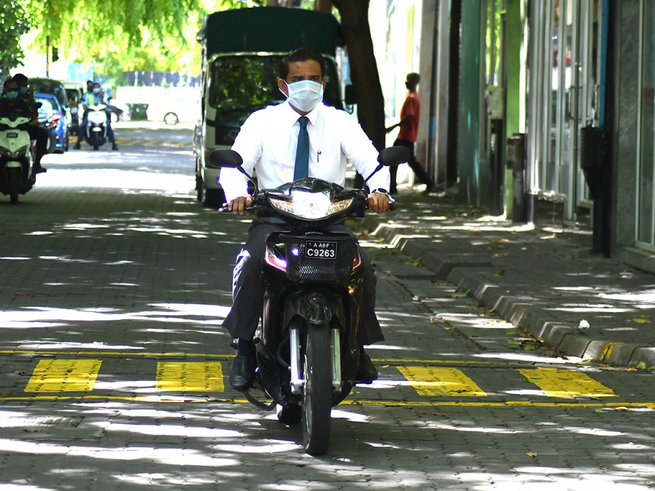 މާސްކް އަޅައިގެން މެންބަރުން މަޖިލީހަށް