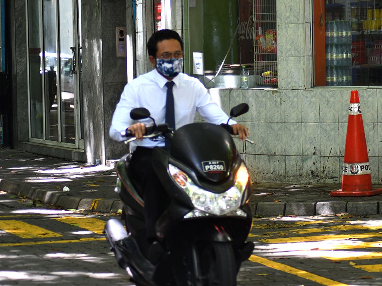 މާސްކް އަޅައިގެން މެންބަރުން މަޖިލީހަށް