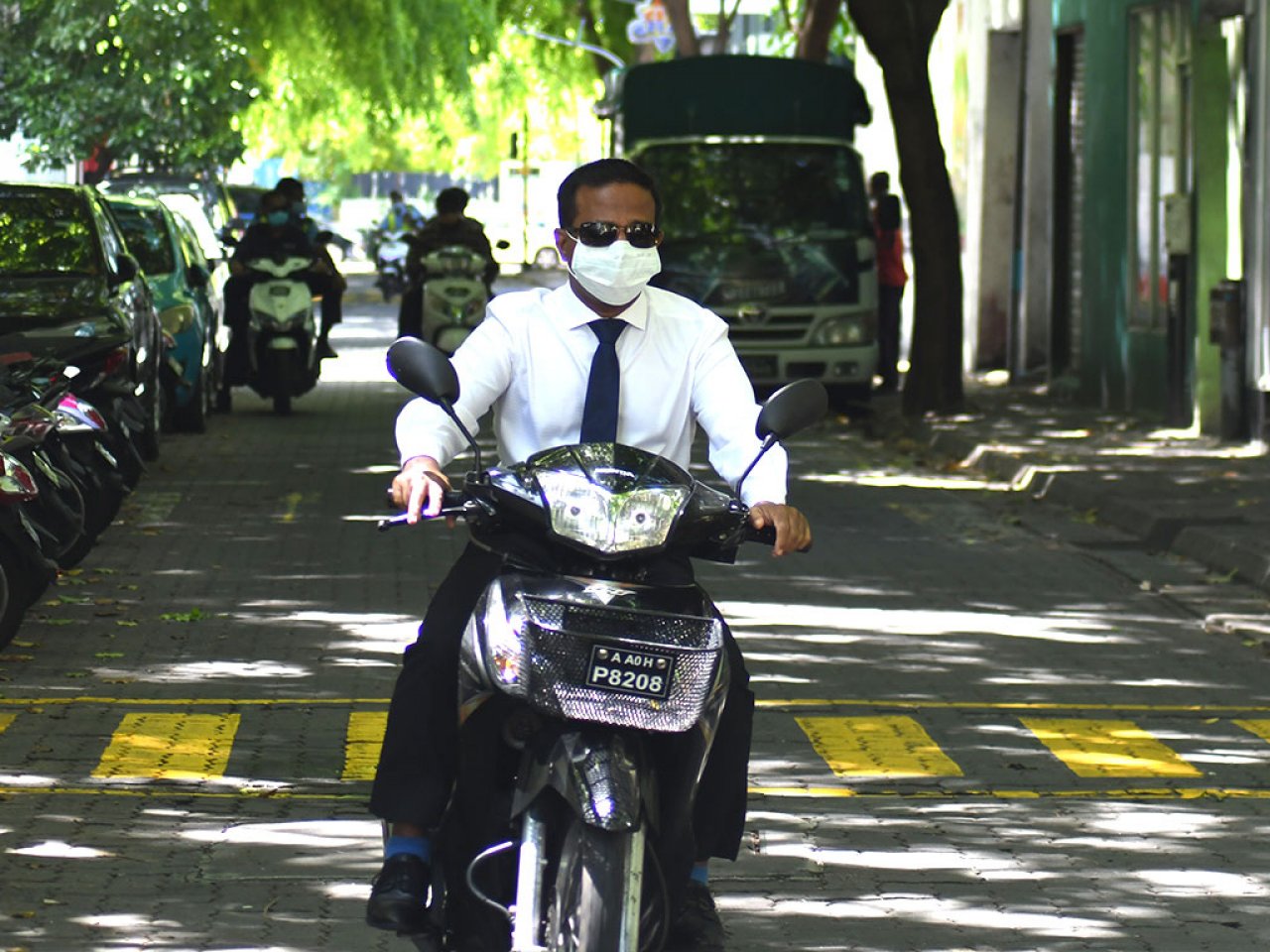 މާސްކް އަޅައިގެން މެންބަރުން މަޖިލީހަށް