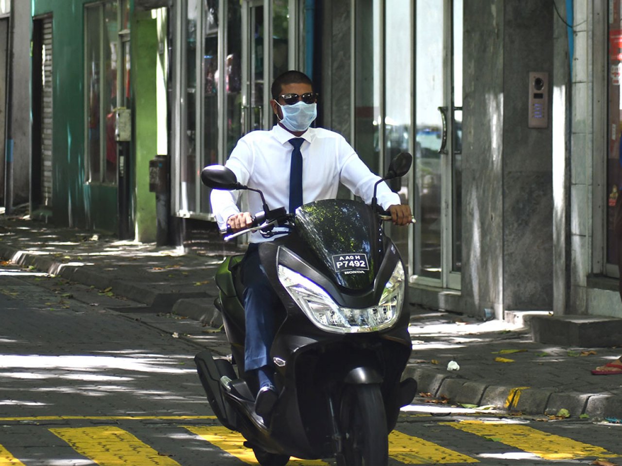 މާސްކް އަޅައިގެން މެންބަރުން މަޖިލީހަށް