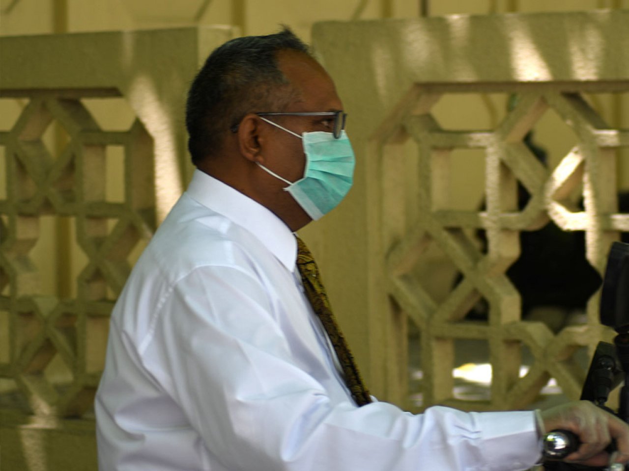 މާސްކް އަޅައިގެން މެންބަރުން މަޖިލީހަށް