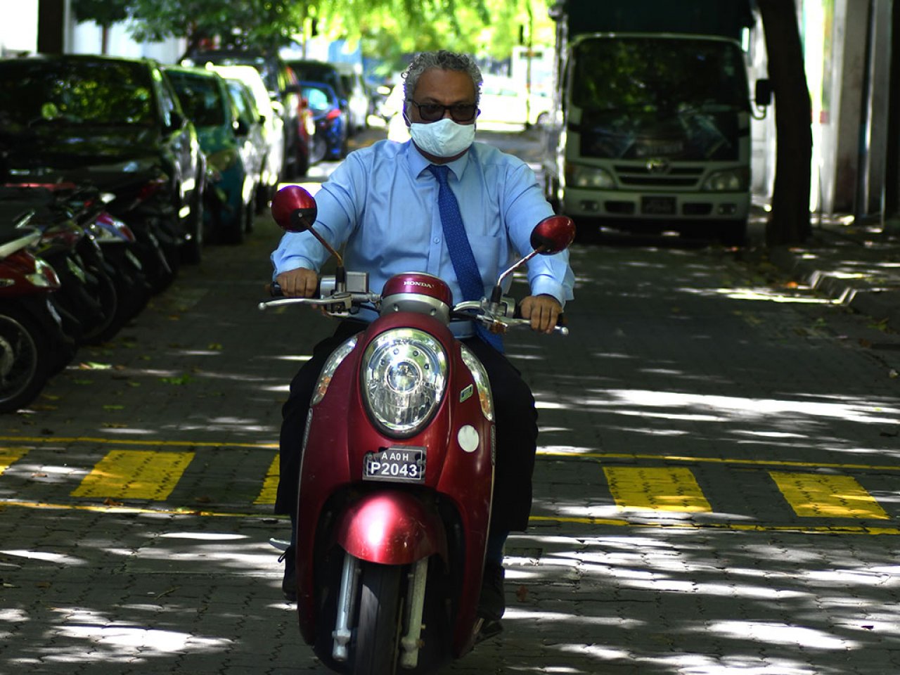 މާސްކް އަޅައިގެން މެންބަރުން މަޖިލީހަށް