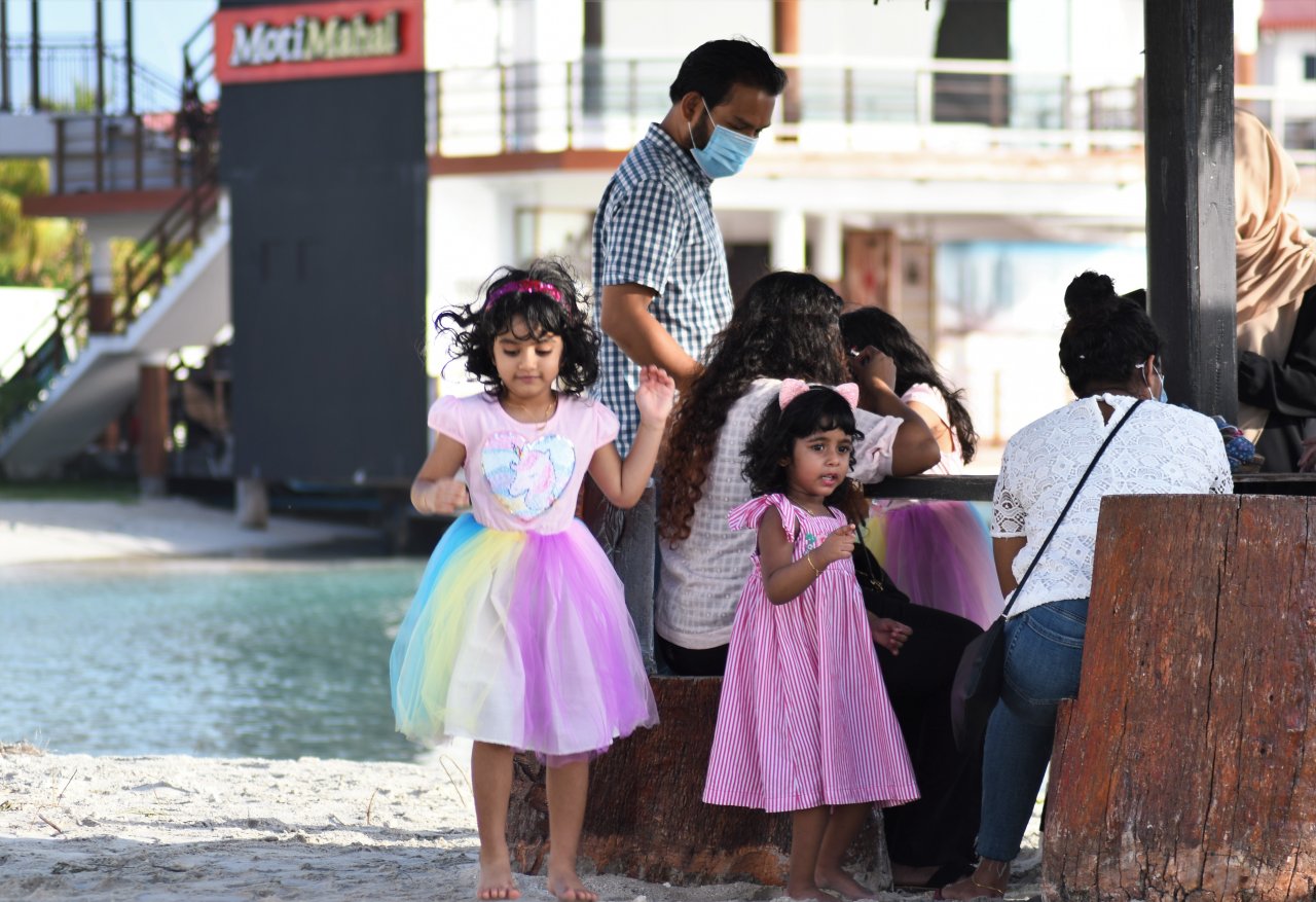 ލޮކްޑައުންއަށް ލުއި ދިނުން: ކުޑަކުޑަ މޫނުތަކުން ފެނުނީ އުފާވެރިކަން