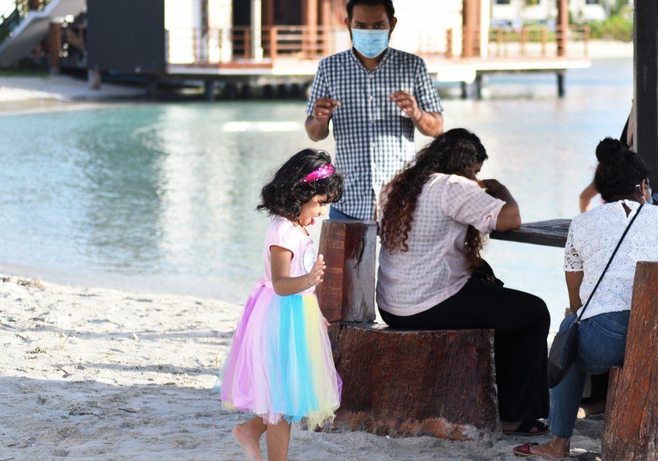 ލޮކްޑައުންއަށް ލުއި ދިނުން: ކުޑަކުޑަ މޫނުތަކުން ފެނުނީ އުފާވެރިކަން