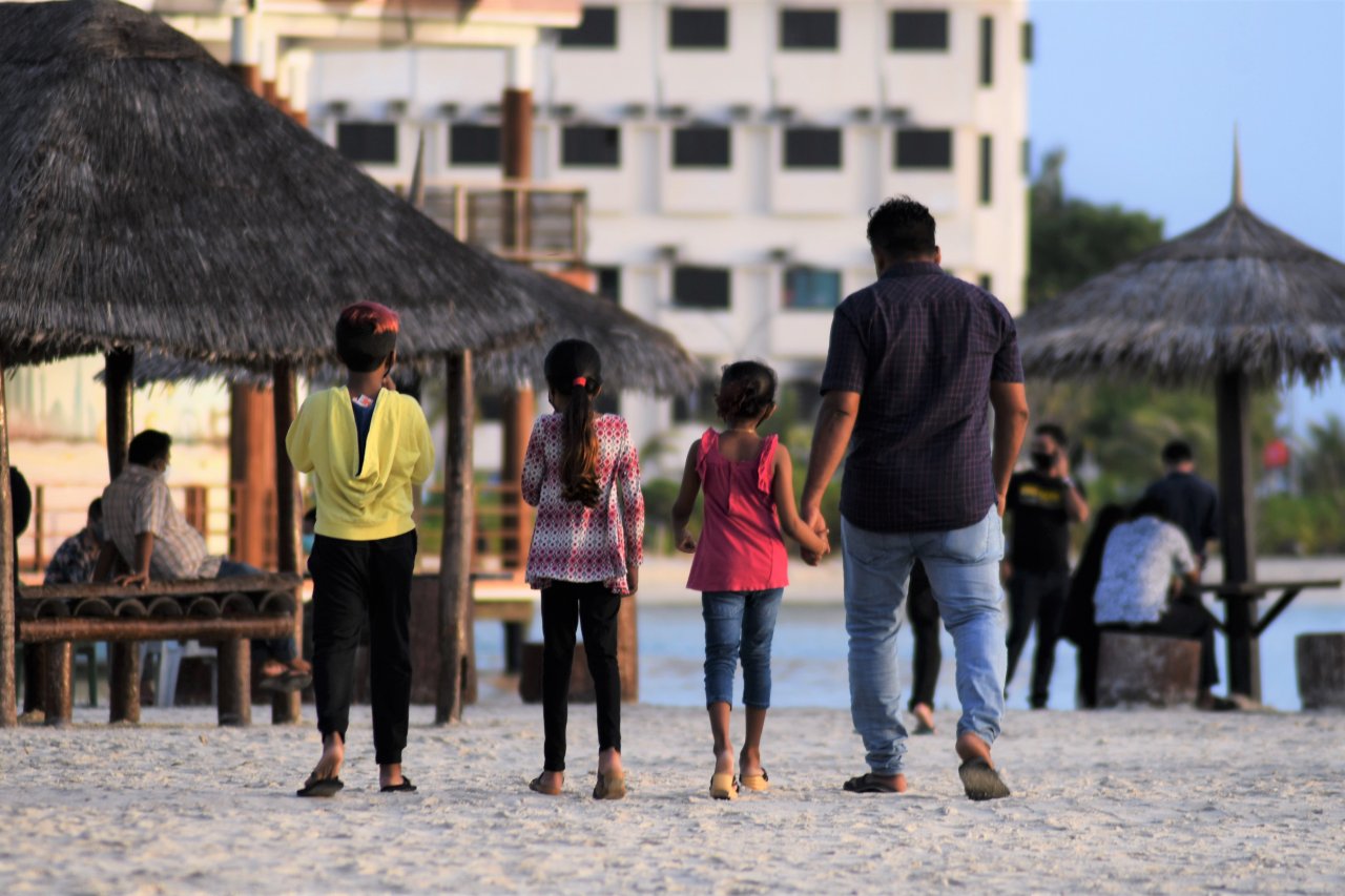 ލޮކްޑައުންއަށް ލުއި ދިނުން: ކުޑަކުޑަ މޫނުތަކުން ފެނުނީ އުފާވެރިކަން