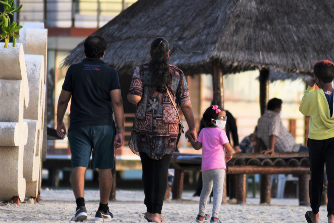 ލޮކްޑައުންއަށް ލުއި ދިނުން: ކުޑަކުޑަ މޫނުތަކުން ފެނުނީ އުފާވެރިކަން