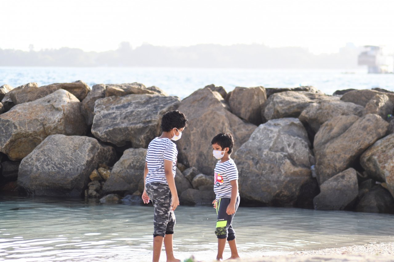 ލޮކްޑައުންއަށް ލުއި ދިނުން: ކުޑަކުޑަ މޫނުތަކުން ފެނުނީ އުފާވެރިކަން