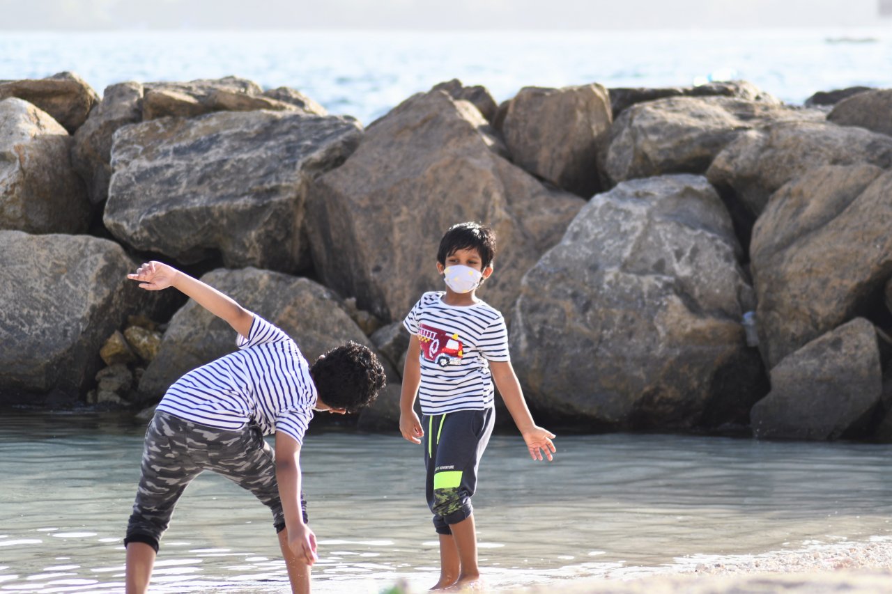 ލޮކްޑައުންއަށް ލުއި ދިނުން: ކުޑަކުޑަ މޫނުތަކުން ފެނުނީ އުފާވެރިކަން