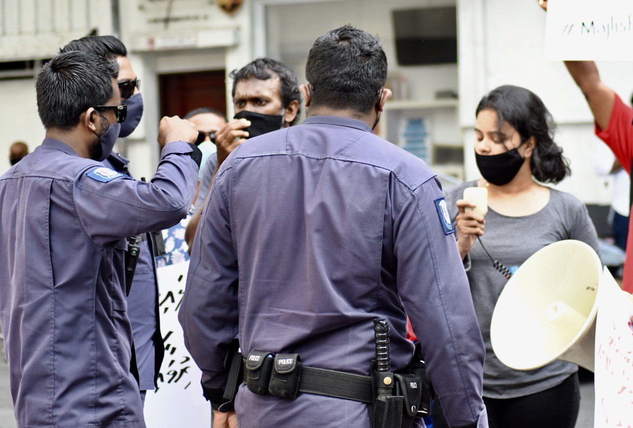 މަޖިލިސް ހޭލައްވަން ގޮވާލައި ނަވާނަވައިން ކުރި މުޒާހަރާ