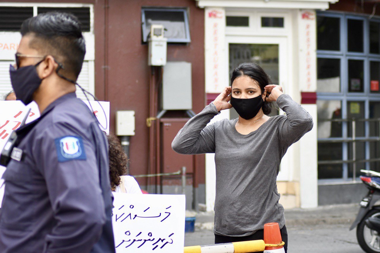 މަޖިލިސް ހޭލައްވަން ގޮވާލައި ނަވާނަވައިން ކުރި މުޒާހަރާ