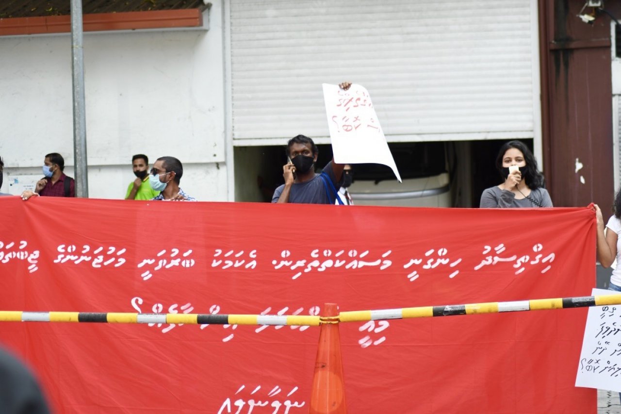 މަޖިލިސް ހޭލައްވަން ގޮވާލައި ނަވާނަވައިން ކުރި މުޒާހަރާ