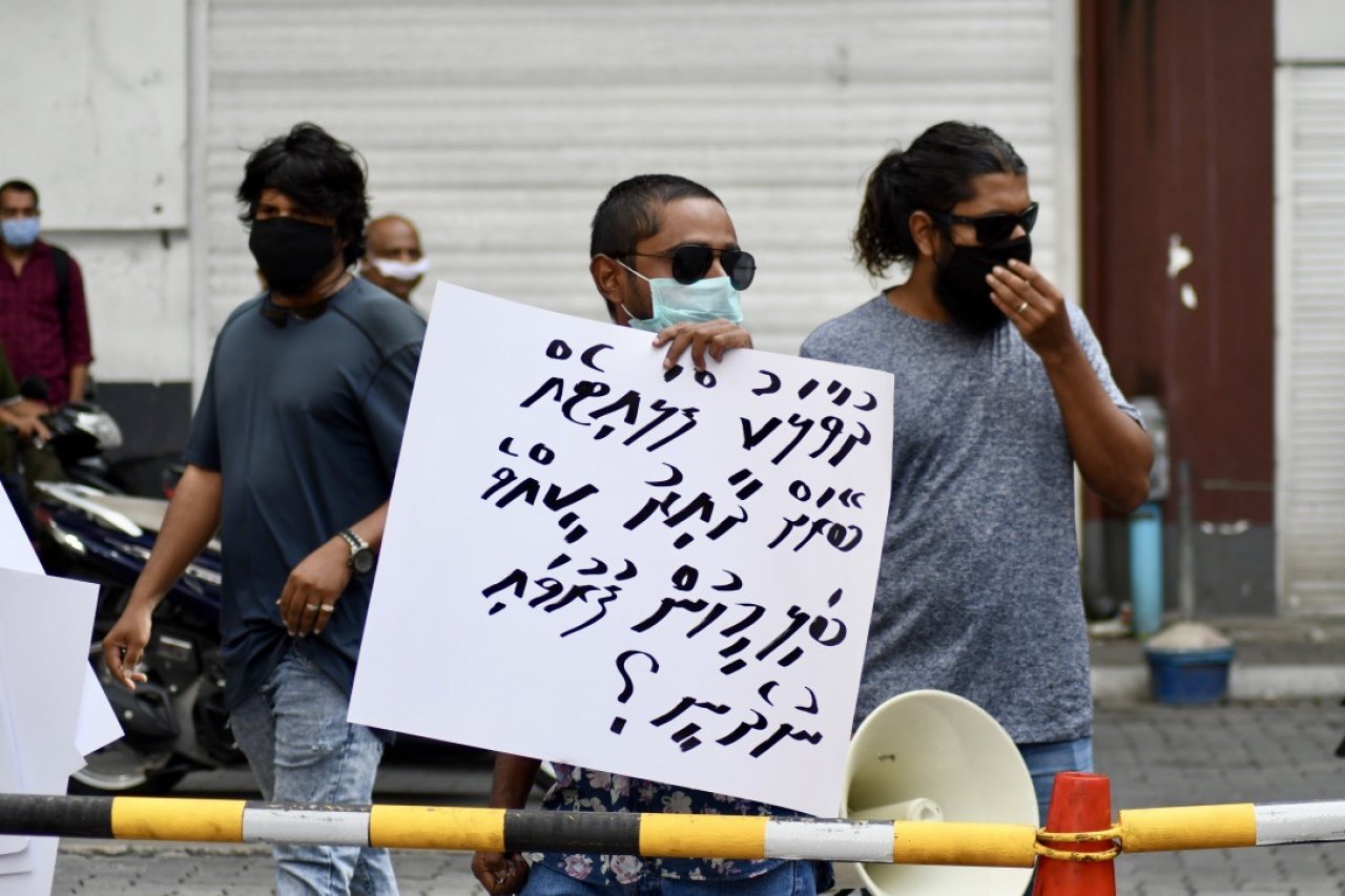 މަޖިލިސް ހޭލައްވަން ގޮވާލައި ނަވާނަވައިން ކުރި މުޒާހަރާ