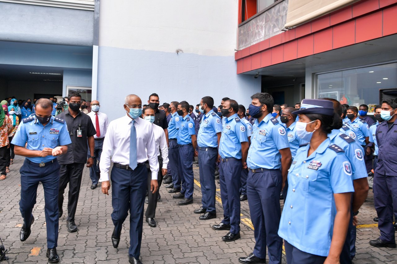 ރައީސުލްޖުމްހޫރިއްޔާ ފުލުހުންގެ މަރުކަޒަށް ވަޑައިގަތުން