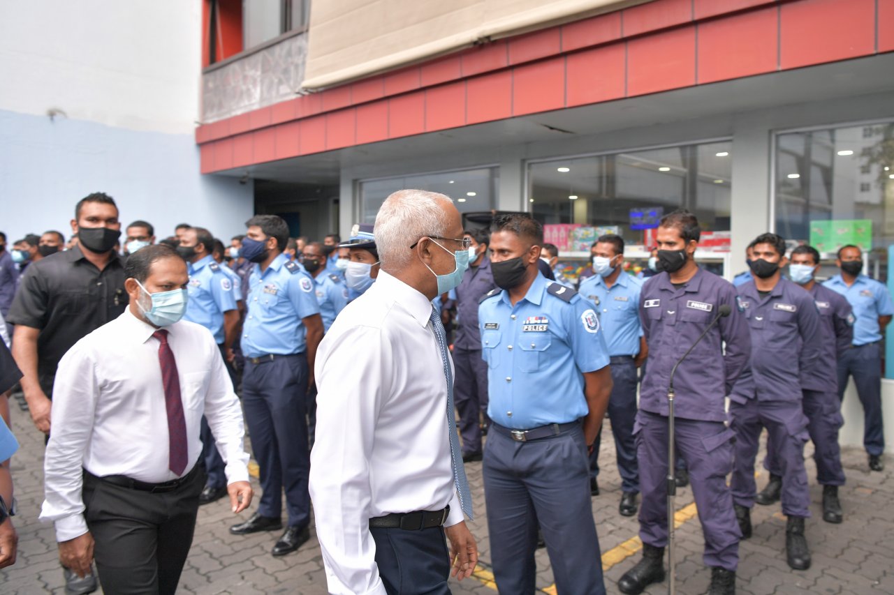 ރައީސުލްޖުމްހޫރިއްޔާ ފުލުހުންގެ މަރުކަޒަށް ވަޑައިގަތުން