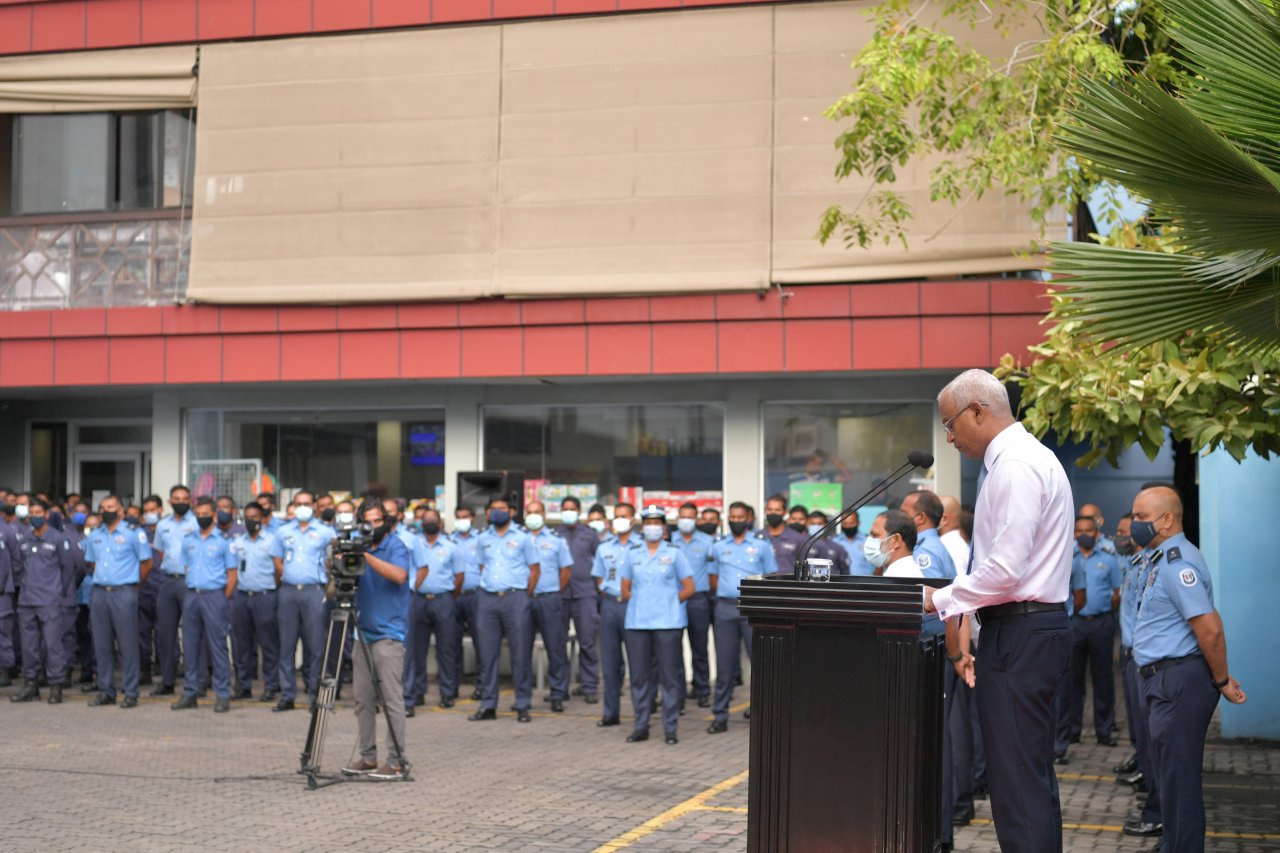 ރައީސުލްޖުމްހޫރިއްޔާ ފުލުހުންގެ މަރުކަޒަށް ވަޑައިގަތުން