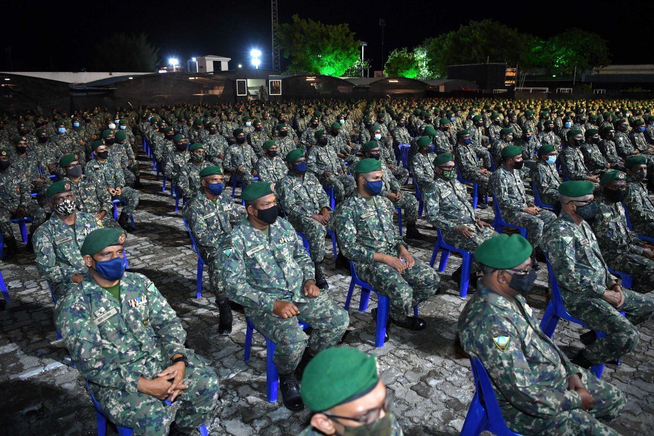 ރައީސުލްޖުމްހޫރިއްޔާ ދިވެހި ސިފައިންނާ ބައްދަލު ކުރެއްވުން