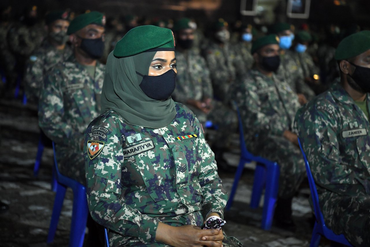 ރައީސުލްޖުމްހޫރިއްޔާ ދިވެހި ސިފައިންނާ ބައްދަލު ކުރެއްވުން