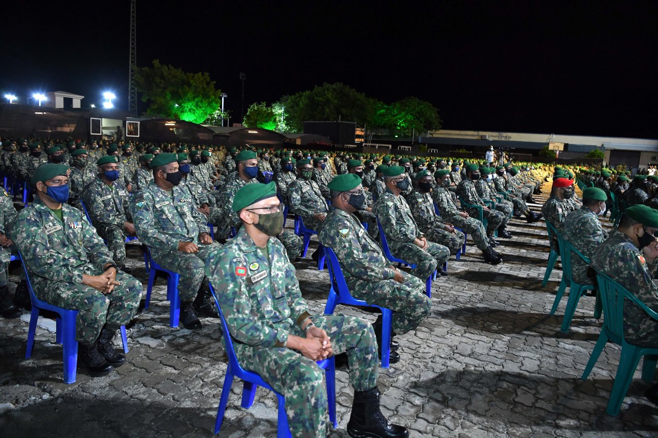 ރައީސުލްޖުމްހޫރިއްޔާ ދިވެހި ސިފައިންނާ ބައްދަލު ކުރެއްވުން