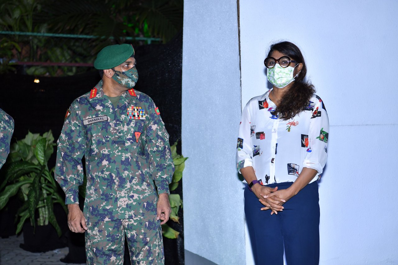 ރައީސުލްޖުމްހޫރިއްޔާ ދިވެހި ސިފައިންނާ ބައްދަލު ކުރެއްވުން