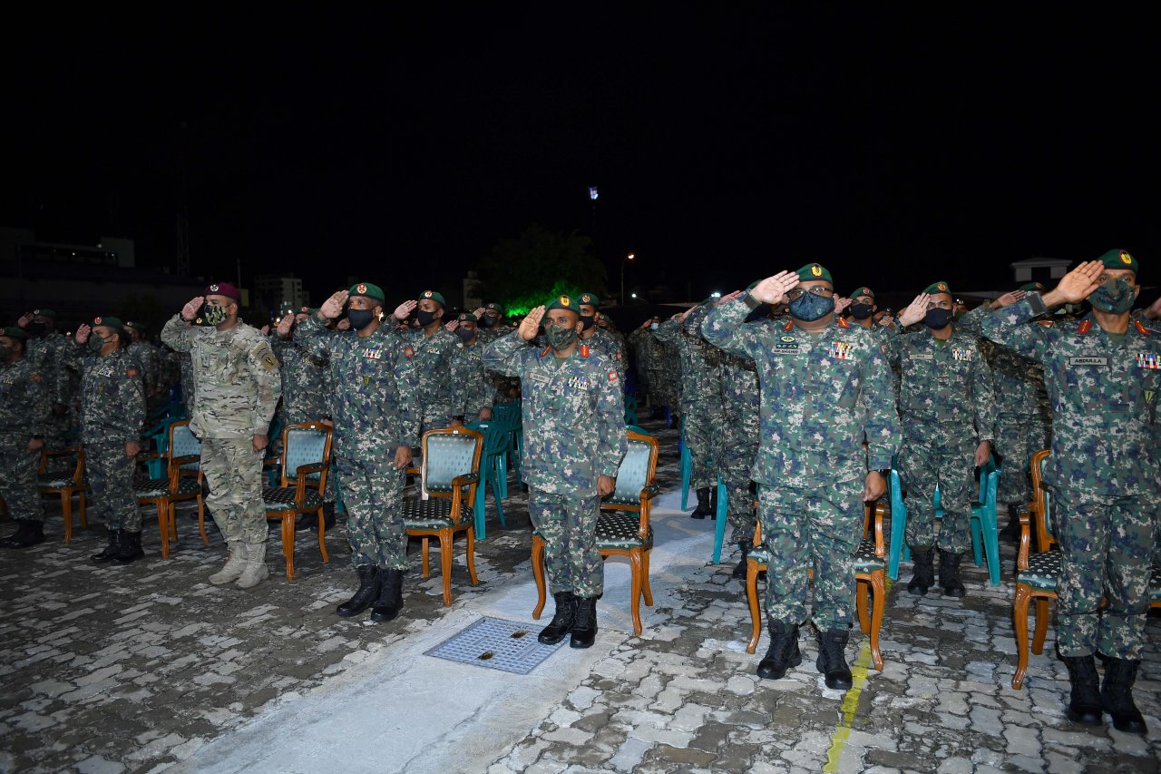 ރައީސުލްޖުމްހޫރިއްޔާ ދިވެހި ސިފައިންނާ ބައްދަލު ކުރެއްވުން