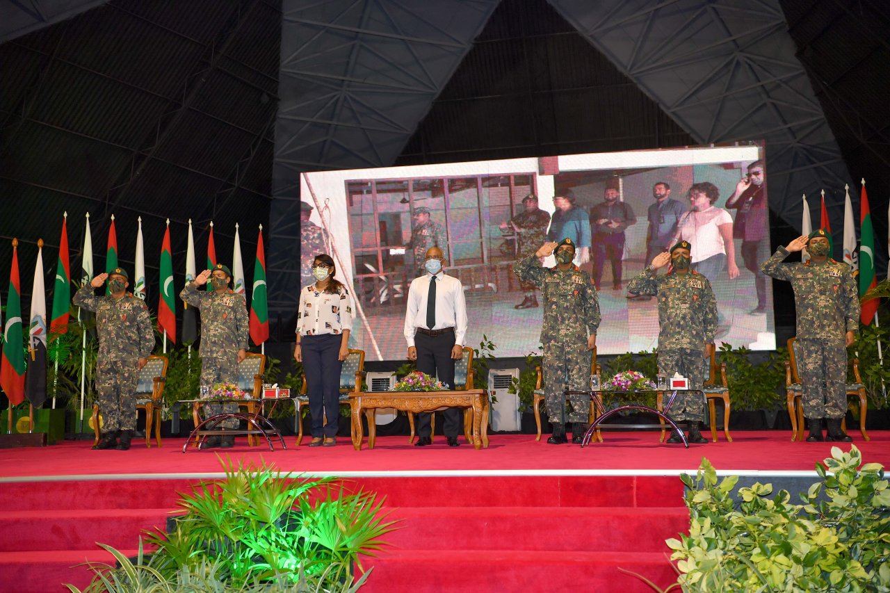 ރައީސުލްޖުމްހޫރިއްޔާ ދިވެހި ސިފައިންނާ ބައްދަލު ކުރެއްވުން