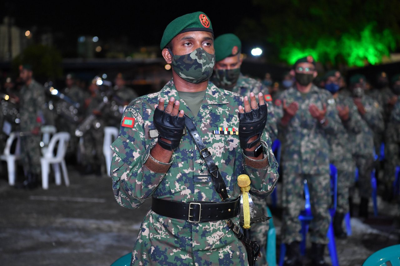 ރައީސުލްޖުމްހޫރިއްޔާ ދިވެހި ސިފައިންނާ ބައްދަލު ކުރެއްވުން