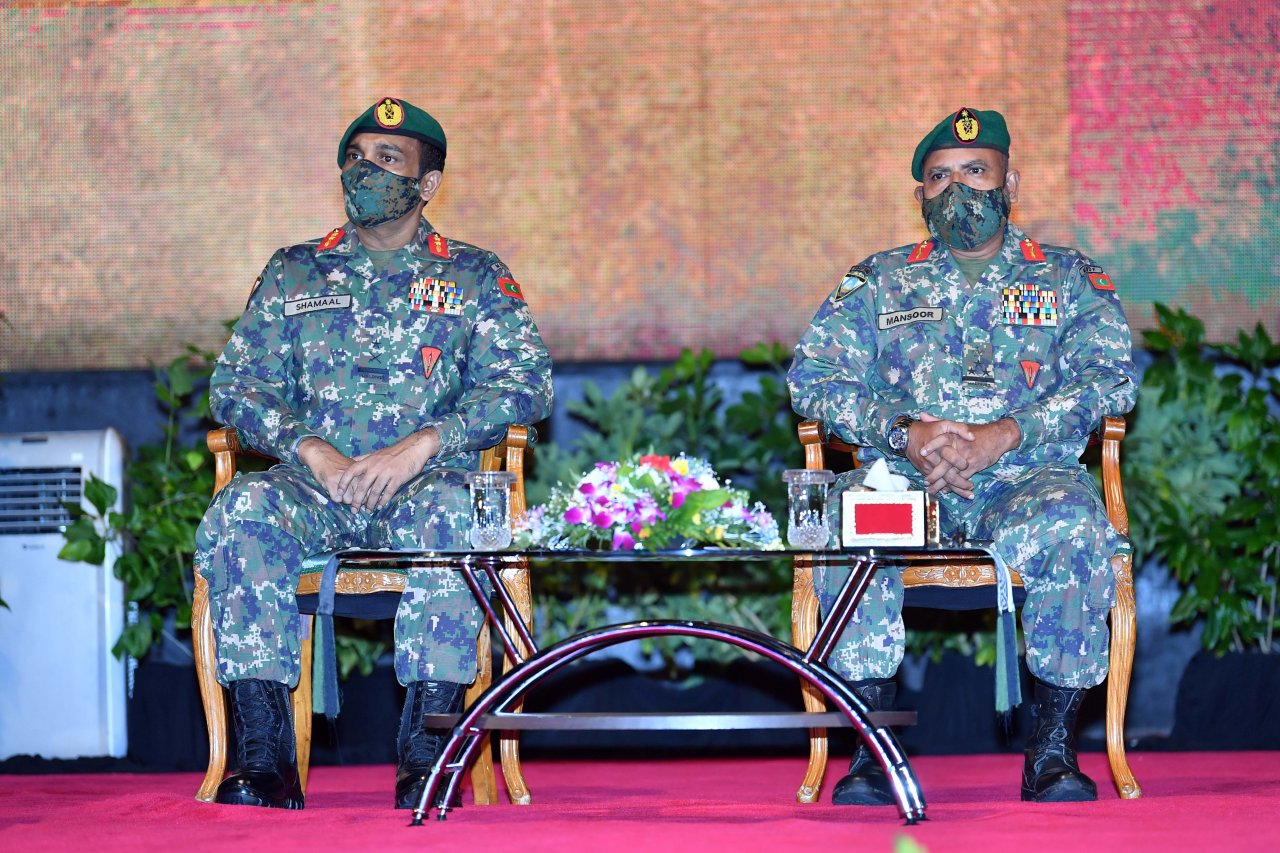 ރައީސުލްޖުމްހޫރިއްޔާ ދިވެހި ސިފައިންނާ ބައްދަލު ކުރެއްވުން