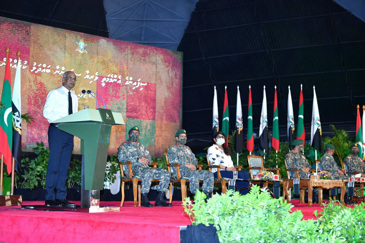 ރައީސުލްޖުމްހޫރިއްޔާ ދިވެހި ސިފައިންނާ ބައްދަލު ކުރެއްވުން