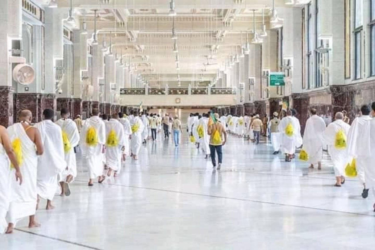 ހައްޖުގެ އަޅުކަން ކުރިއަށް ދަނީ ކޮވިޑާ ގުޅިގެން ގައިދުރުކަން ބަހައްޓައިގެން