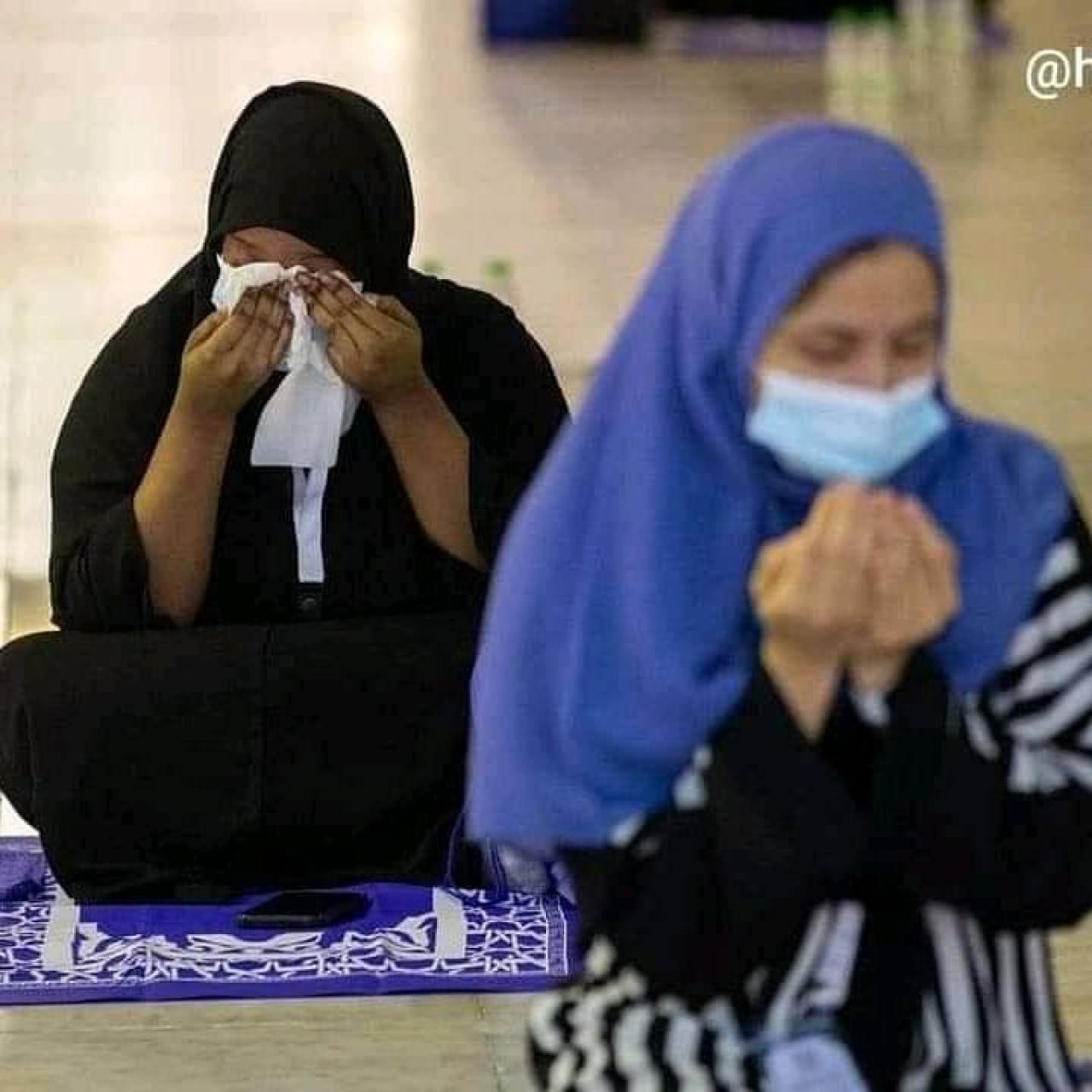 ހައްޖުގެ އަޅުކަން ކުރިއަށް ދަނީ ކޮވިޑާ ގުޅިގެން ގައިދުރުކަން ބަހައްޓައިގެން