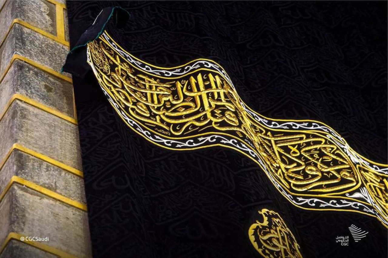 ހައްޖުގެ އަޅުކަން ކުރިއަށް ދަނީ ކޮވިޑާ ގުޅިގެން ގައިދުރުކަން ބަހައްޓައިގެން