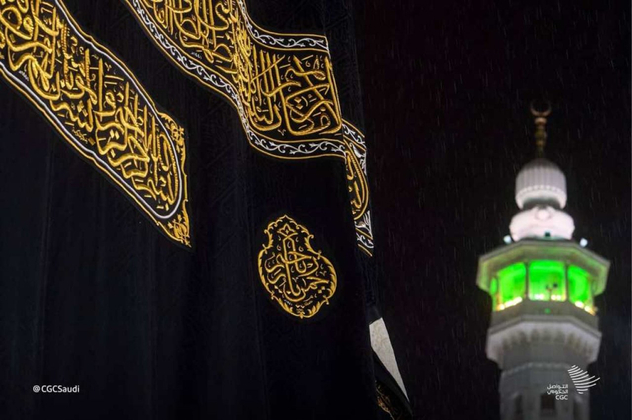 ހައްޖުގެ އަޅުކަން ކުރިއަށް ދަނީ ކޮވިޑާ ގުޅިގެން ގައިދުރުކަން ބަހައްޓައިގެން