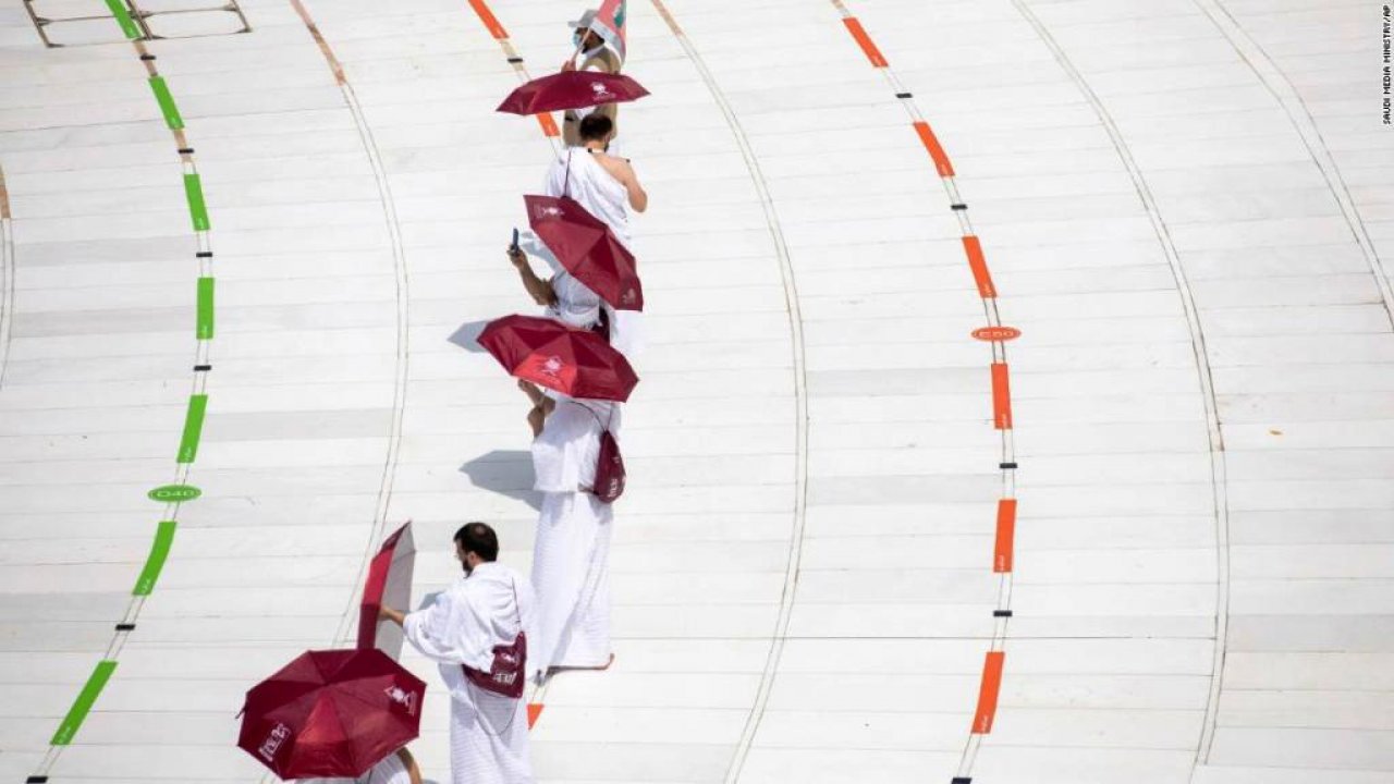 ހައްޖުގެ އަޅުކަން ކުރިއަށް ދަނީ ކޮވިޑާ ގުޅިގެން ގައިދުރުކަން ބަހައްޓައިގެން