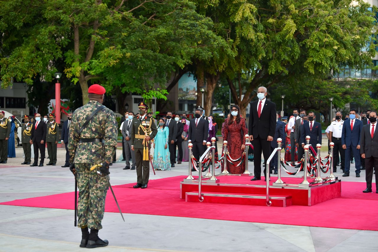 އޮކްޓޯބަރު 18، 2020: ގައުމީ ދުވަހުގެ ދިދަ ނެގުމުގެ ރަަސްމިއްޔާތު