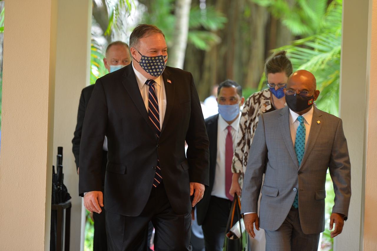 އެމެރިކާގެ ހާރިޖީ ވަޒީރު މައިކް ޕޮމްޕޭއޯ ރާއްޖެއަށް ޒިޔާރަތް ކުރެއްވުން 