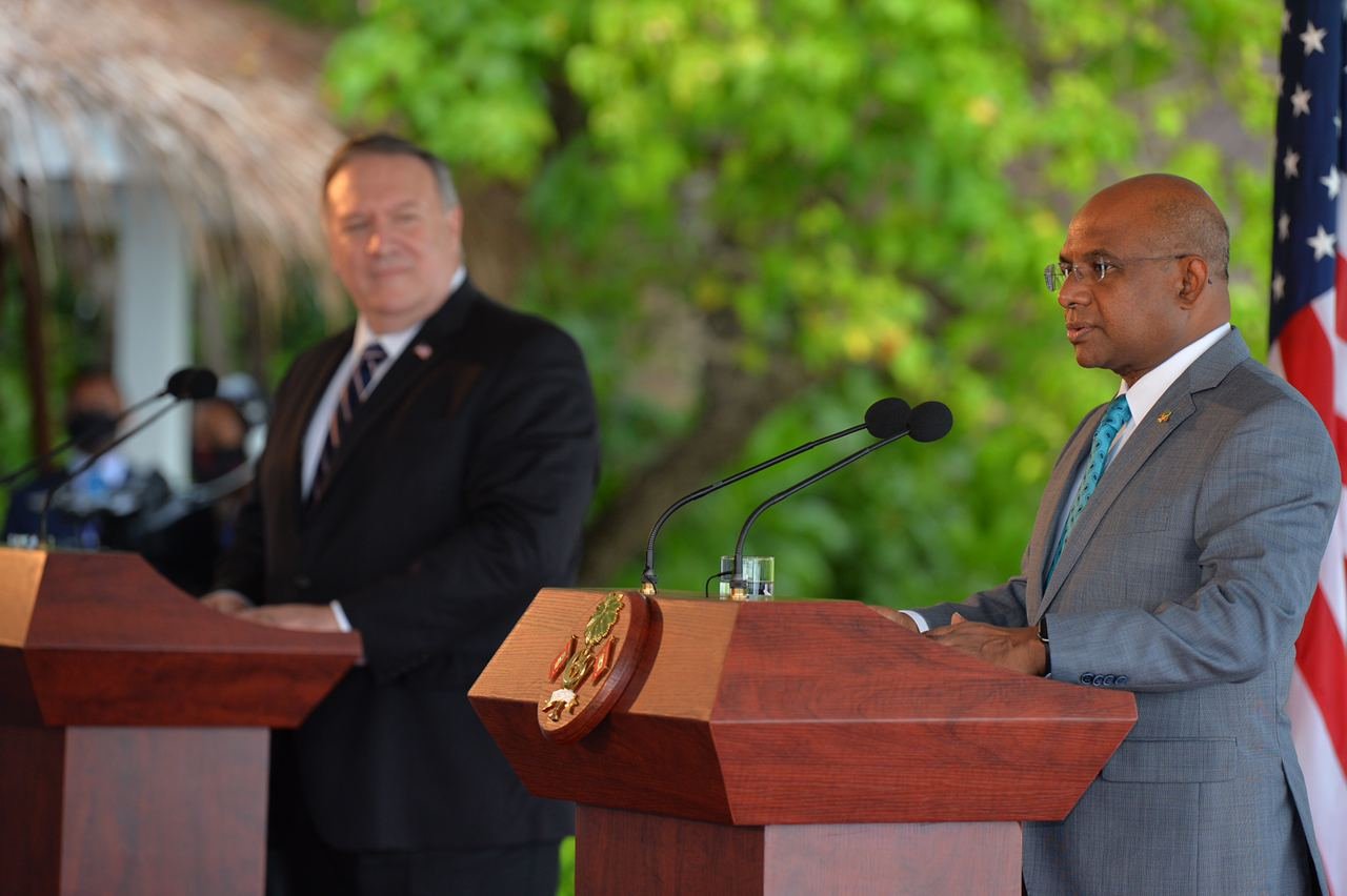 އެމެރިކާގެ ހާރިޖީ ވަޒީރު މައިކް ޕޮމްޕޭއޯ ރާއްޖެއަށް ޒިޔާރަތް ކުރެއްވުން 