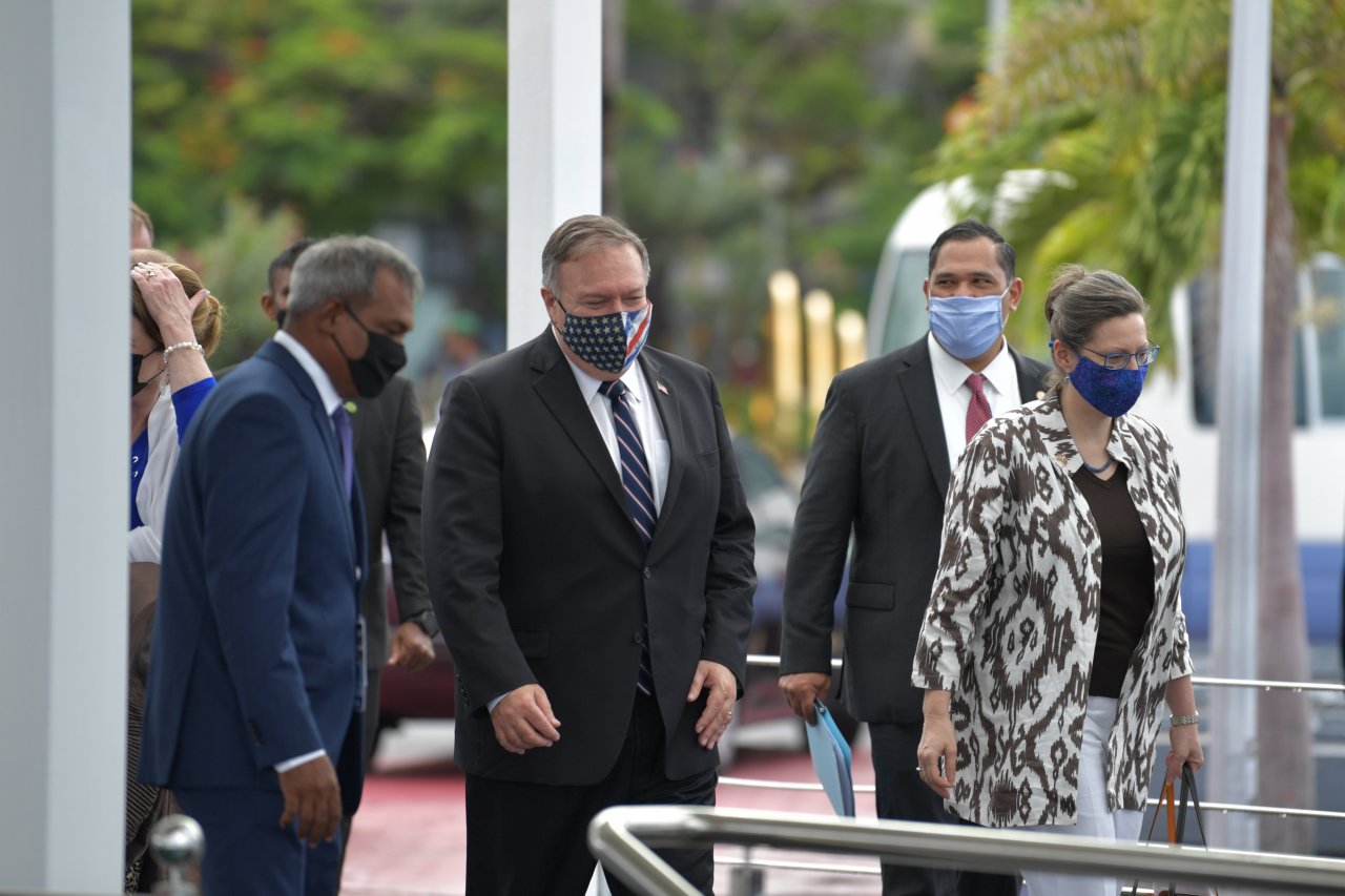 އެމެރިކާގެ ހާރިޖީ ވަޒީރު މައިކް ޕޮމްޕޭއޯ ރާއްޖެއަށް ޒިޔާރަތް ކުރެއްވުން 