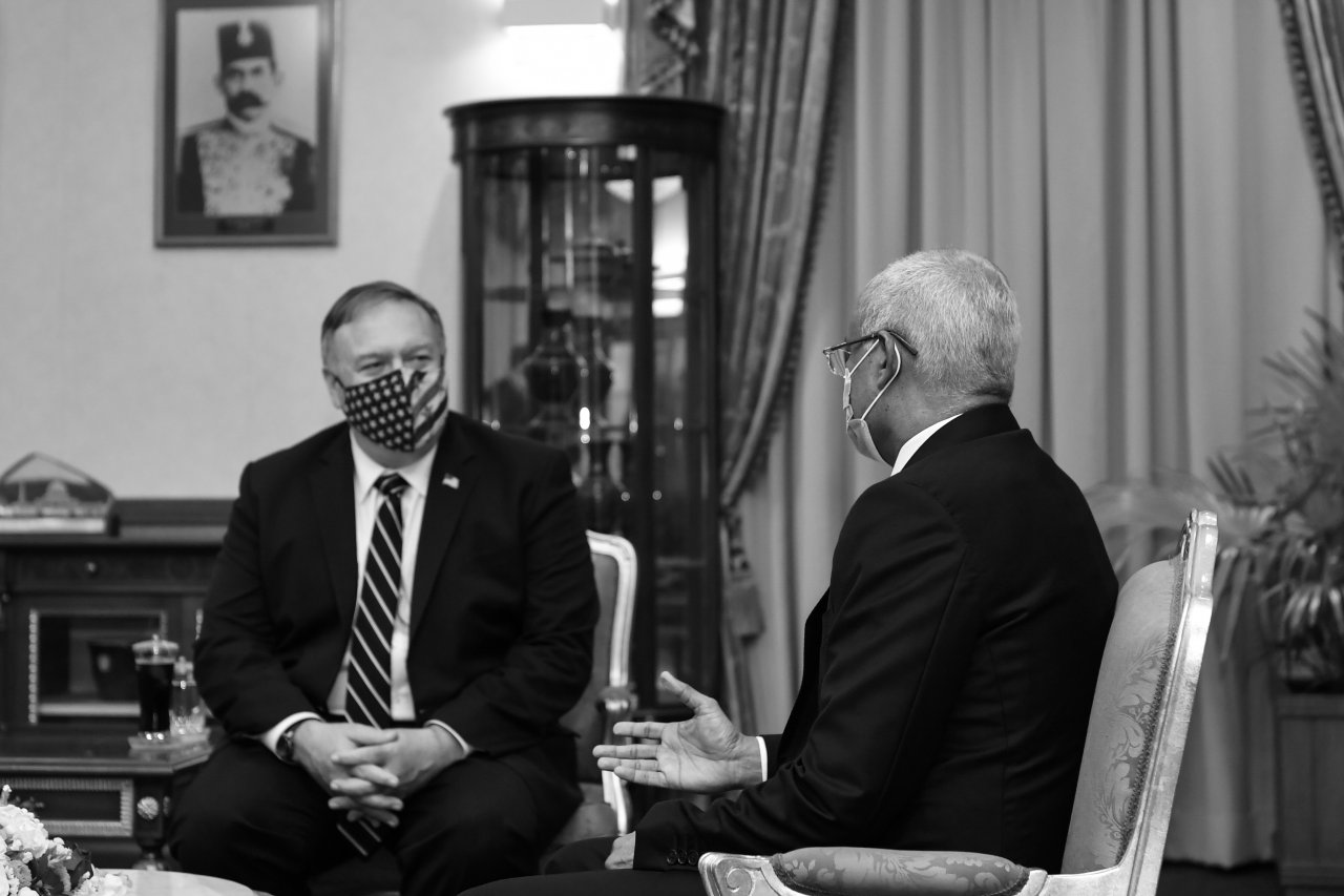 އެމެރިކާގެ ހާރިޖީ ވަޒީރު މައިކް ޕޮމްޕޭއޯ ރާއްޖެއަށް ޒިޔާރަތް ކުރެއްވުން 