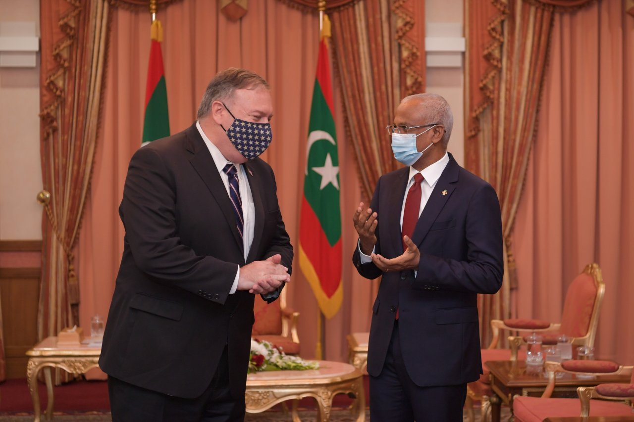 އެމެރިކާގެ ހާރިޖީ ވަޒީރު މައިކް ޕޮމްޕޭއޯ ރާއްޖެއަށް ޒިޔާރަތް ކުރެއްވުން 