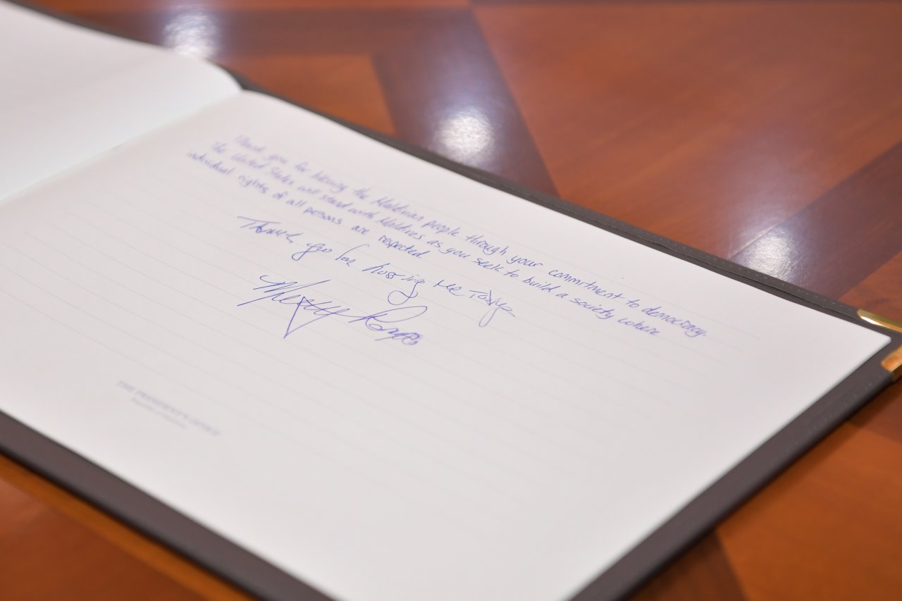 އެމެރިކާގެ ހާރިޖީ ވަޒީރު މައިކް ޕޮމްޕޭއޯ ރާއްޖެއަށް ޒިޔާރަތް ކުރެއްވުން 