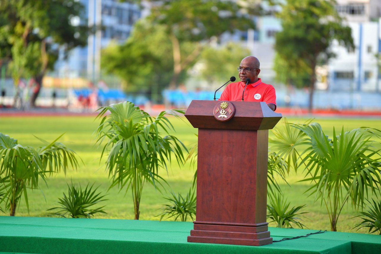 މާލެ ކުޅިވަރު އެކުވެނީގެ ސިންތެޓިކް ޓްރެކް ހުޅުވުން