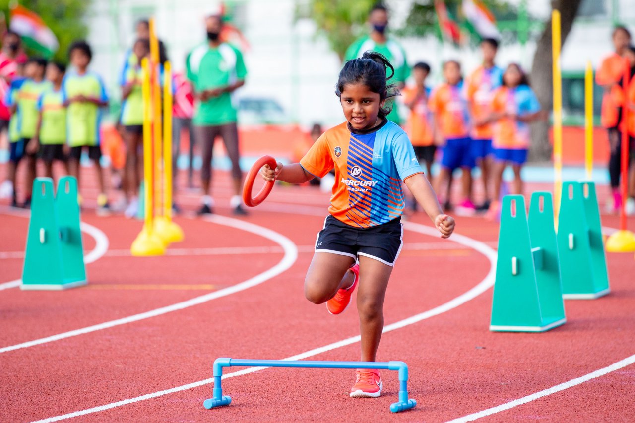 މާލެ ކުޅިވަރު އެކުވެނީގެ ސިންތެޓިކް ޓްރެކް ހުޅުވުން