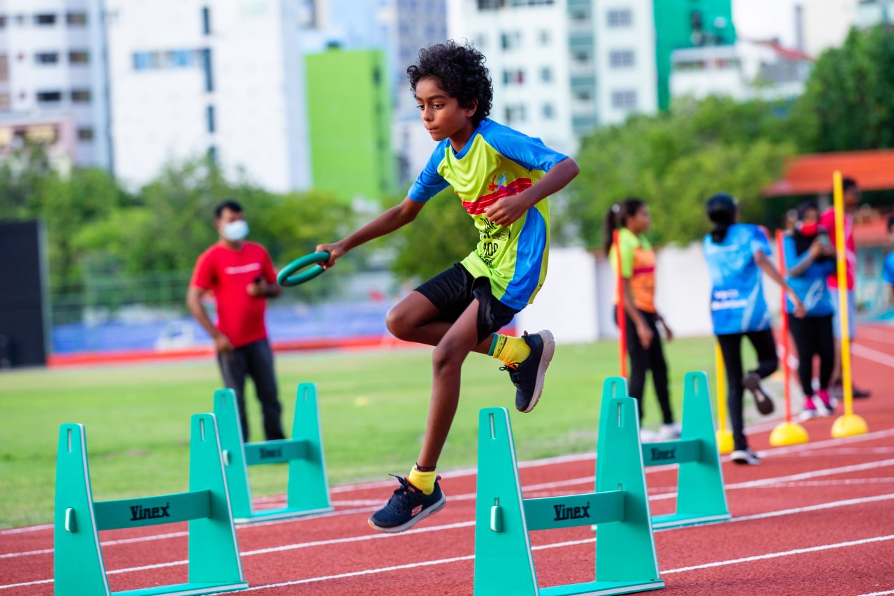 މާލެ ކުޅިވަރު އެކުވެނީގެ ސިންތެޓިކް ޓްރެކް ހުޅުވުން