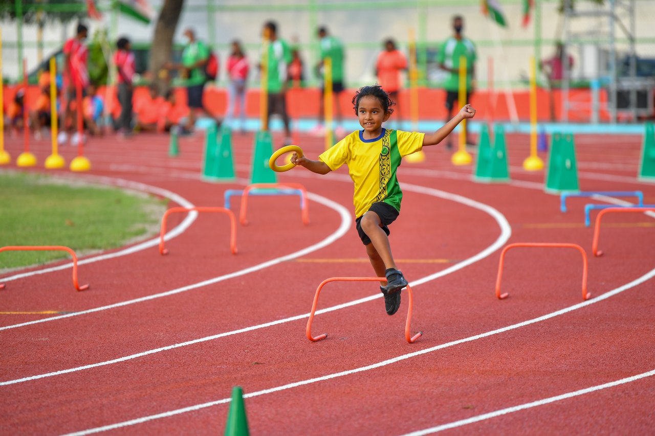 މާލެ ކުޅިވަރު އެކުވެނީގެ ސިންތެޓިކް ޓްރެކް ހުޅުވުން