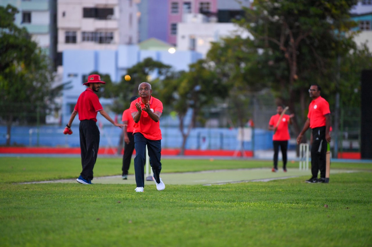 މާލެ ކުޅިވަރު އެކުވެނީގެ ސިންތެޓިކް ޓްރެކް ހުޅުވުން