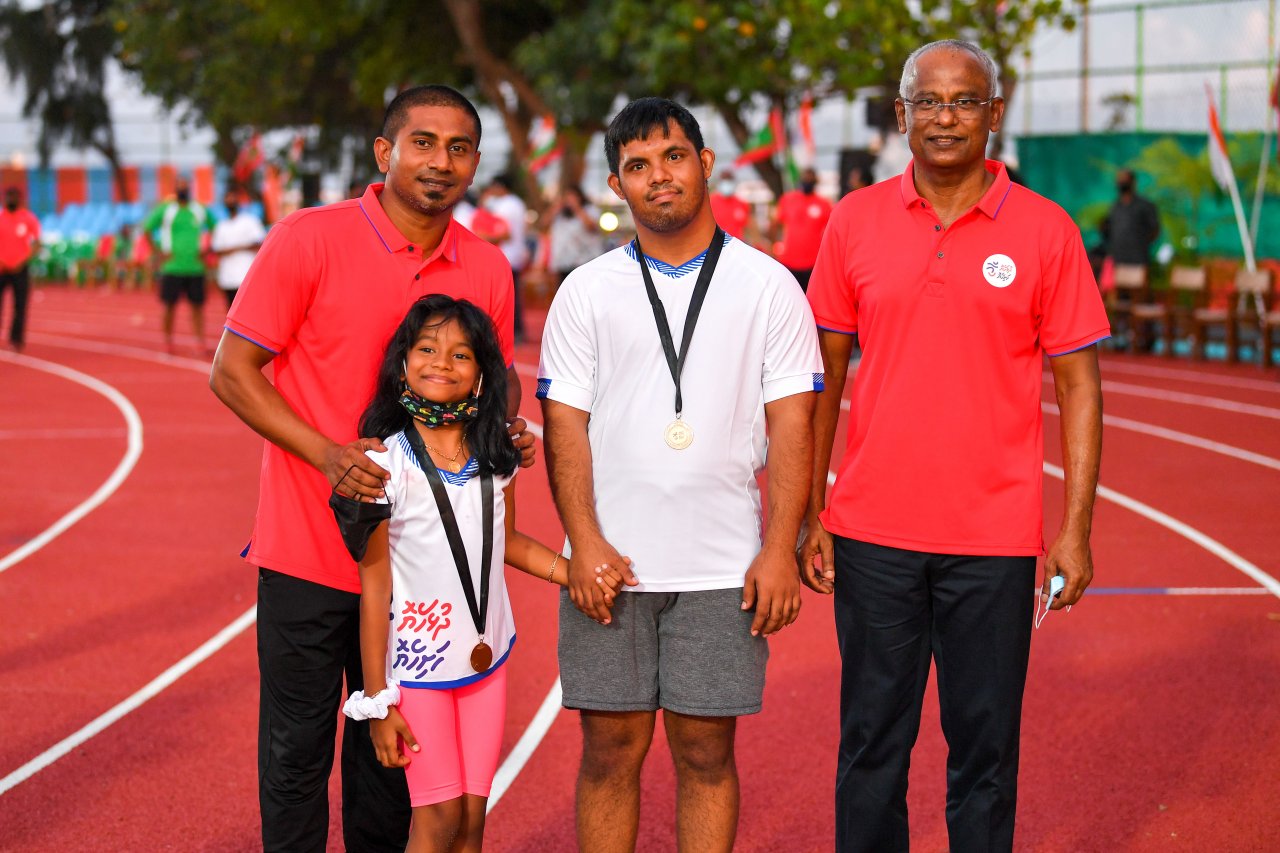 މާލެ ކުޅިވަރު އެކުވެނީގެ ސިންތެޓިކް ޓްރެކް ހުޅުވުން