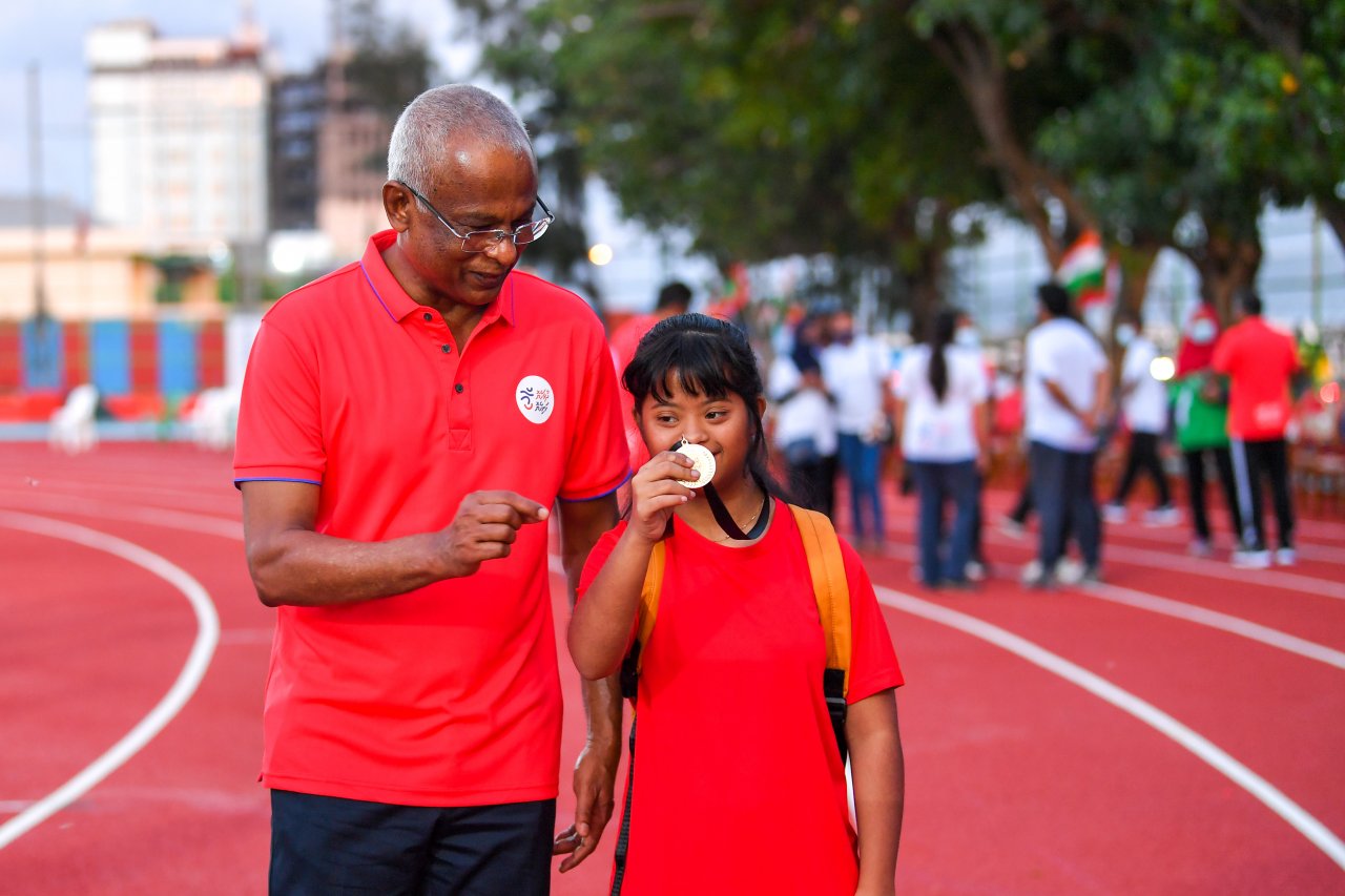 މާލެ ކުޅިވަރު އެކުވެނީގެ ސިންތެޓިކް ޓްރެކް ހުޅުވުން