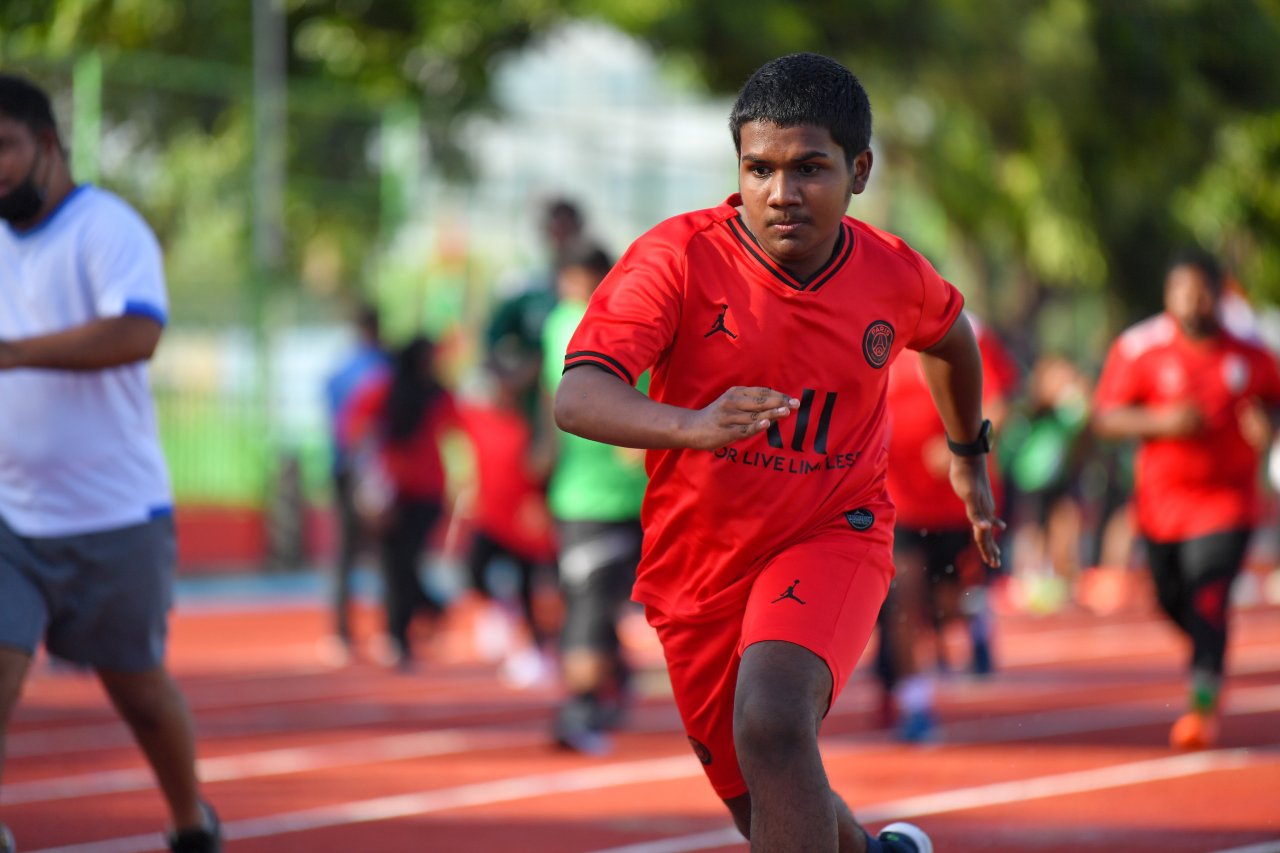 މާލެ ކުޅިވަރު އެކުވެނީގެ ސިންތެޓިކް ޓްރެކް ހުޅުވުން