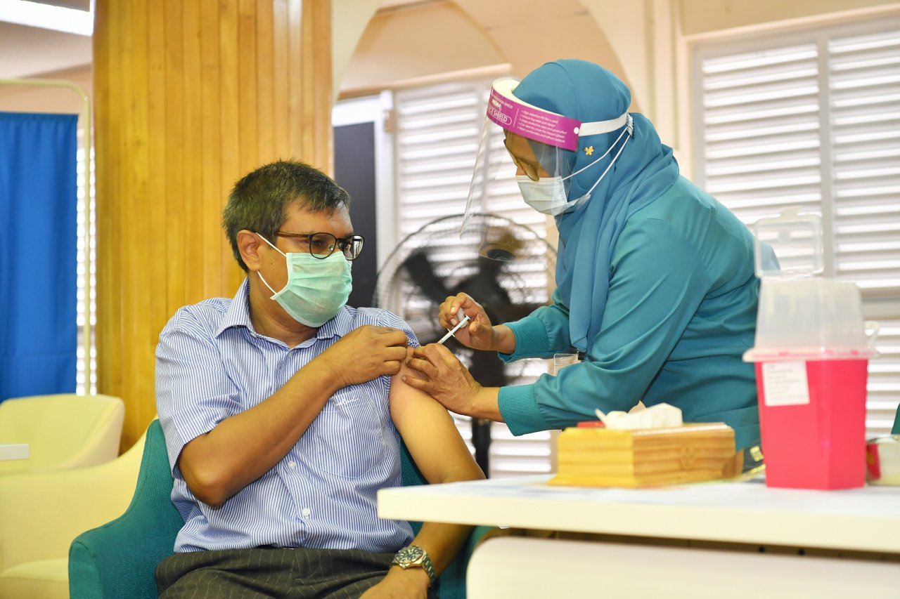 ރާއްޖޭގައި ކޮވިޑް ވެކްސިން ޖަހަން ފެށުން